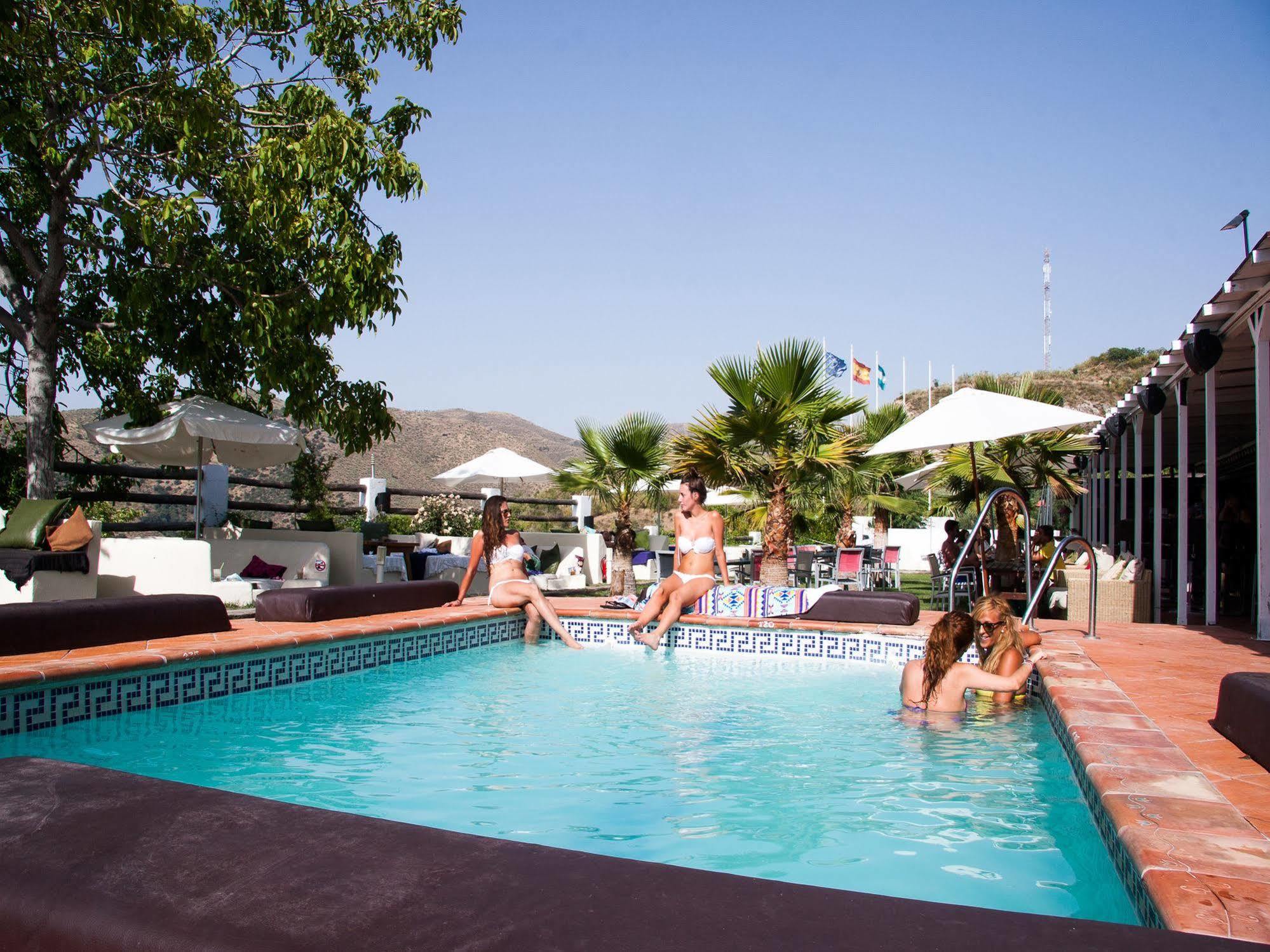 Fuente Del Lobo Glamping & Bungalows - Adults Only Pinos Genil Buitenkant foto