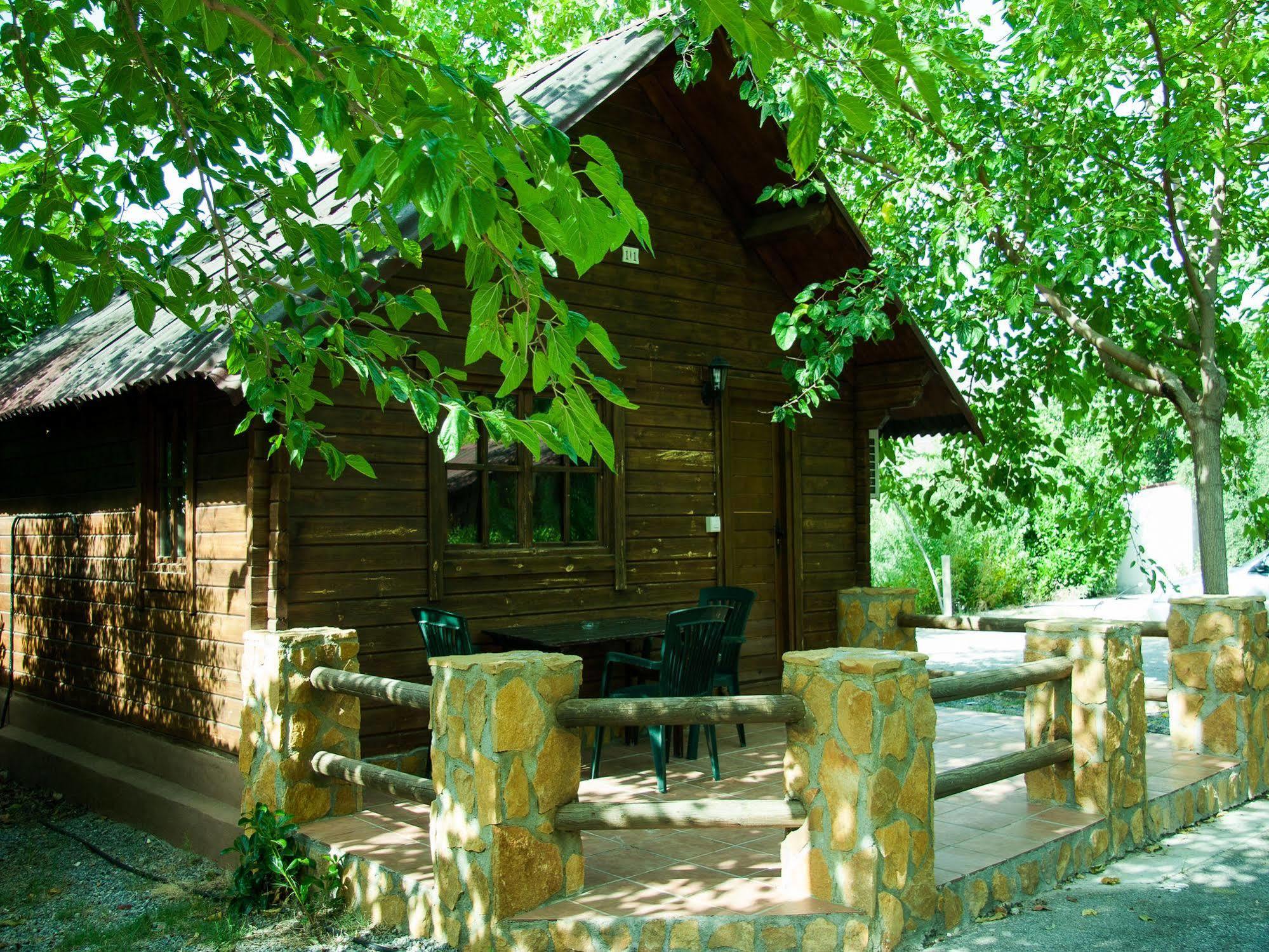 Fuente Del Lobo Glamping & Bungalows - Adults Only Pinos Genil Buitenkant foto
