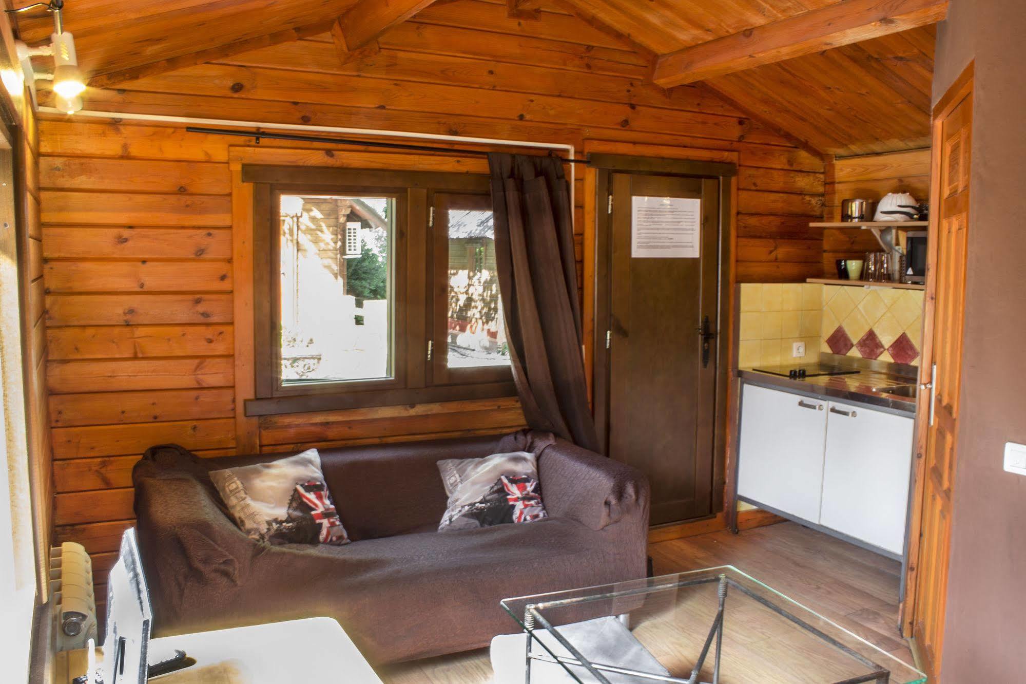 Fuente Del Lobo Glamping & Bungalows - Adults Only Pinos Genil Buitenkant foto