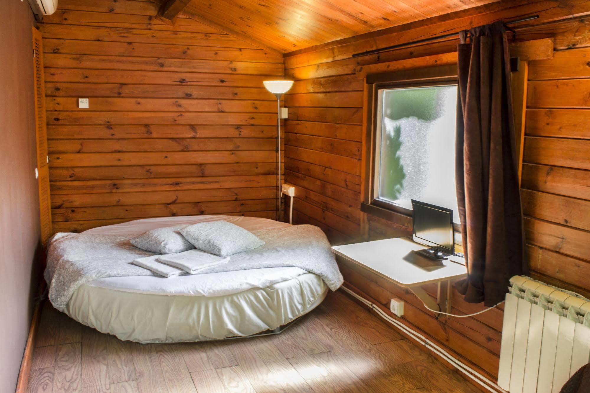 Fuente Del Lobo Glamping & Bungalows - Adults Only Pinos Genil Buitenkant foto