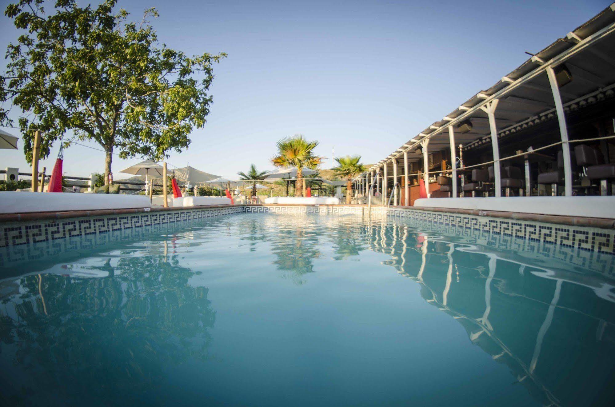 Fuente Del Lobo Glamping & Bungalows - Adults Only Pinos Genil Buitenkant foto